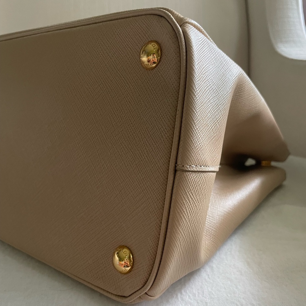 PRADA - Saffiano Large Galleria Double Zip Tote in Beige - Picture 5 of 16